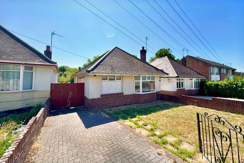 2 bed property, in Coxford Drove, £275,000
