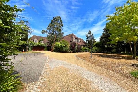 4 bed property, in London Road, £800,000