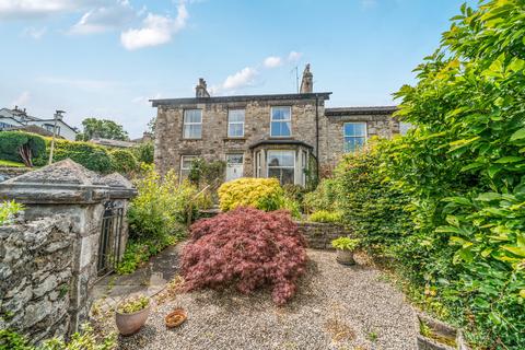 5 bed property, in Alderley House, £425,000