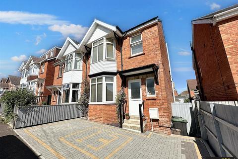 3 bed property, in Southdown Road, £300,000