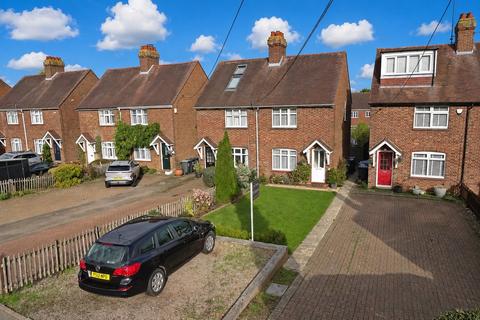 3 bed property, in Chapel Road, £350,000