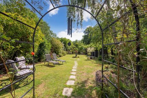 3 bed property, in Kiln Hill, £715,000