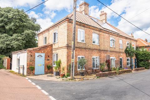 2 bed property, in Chain Free - A Beautifully Presented and Recently Modernised Home in Southrepps, £230,000