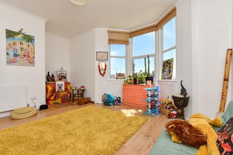 2 bed property, in West Cliff Road, £110,000