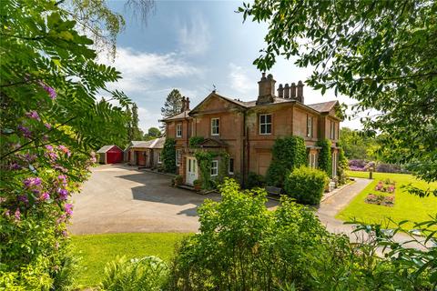 7 bed property, in Kings Grange House, £995,000