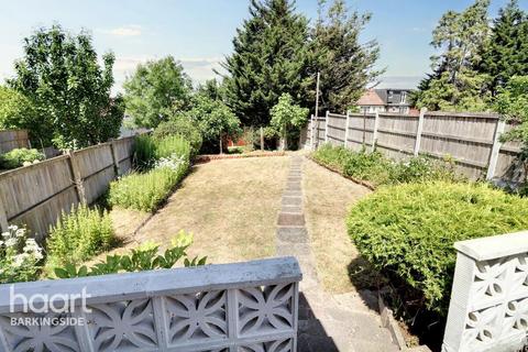 3 bed property, in Herent Drive, £650,000