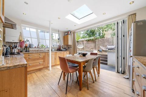 3 bed property, in Dulwich Road SE24, £650,000