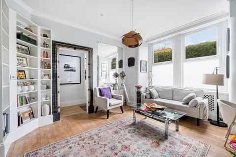 4 bed property, in Gunnersbury Lane W3, £865,000