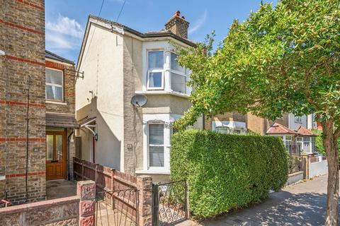 3 bed property, in Alexandra Road, £525,000