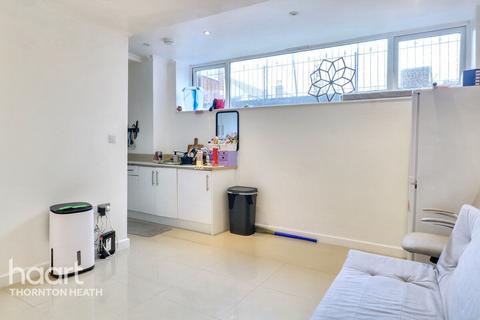 2 bed property, in London Road, £230,000