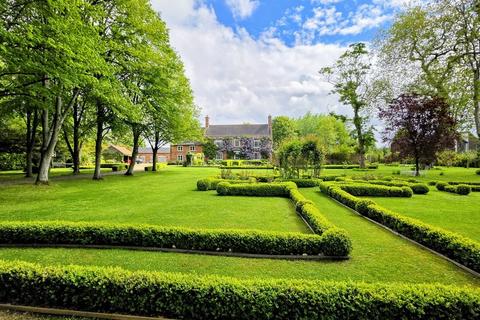 5 bed property, in Chequers Lane, £1,400,000