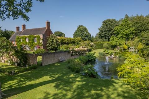 5 bed property, in Chequers Lane, £1,400,000