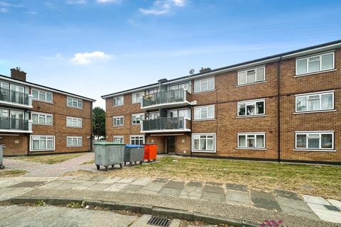 2 bed property, in (SALES) Malan Square, £235,000