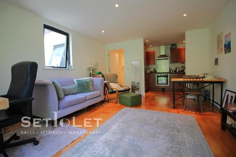 2 bed property, in Zenith Building, £170,000