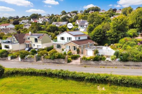 4 bed property, in Meadowside, £700,000