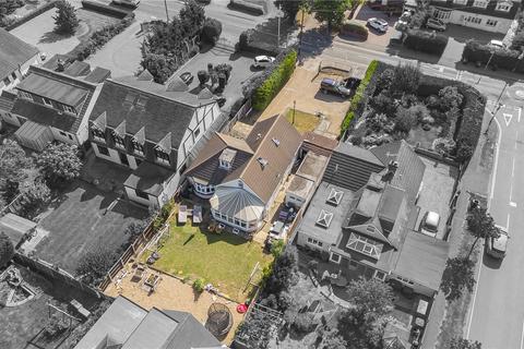 4 bed property, in Northaw Road East, £950,000