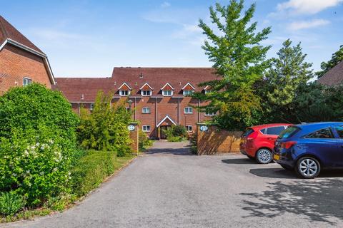 2 bed property, in Harnham Road, £250,000