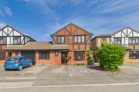 4 bed property, in Hampden Close, £425,000
