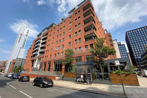 2 bed property, in Lower Ormond Street, £160,000