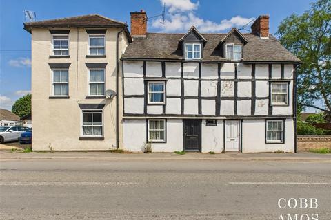 3 bed property, in Mill Street, £165,000