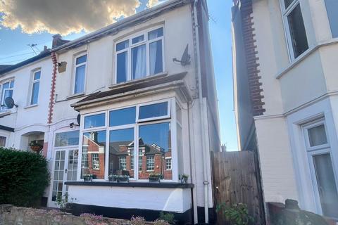 1 bed property, in Macdonald Avenue, £135,000