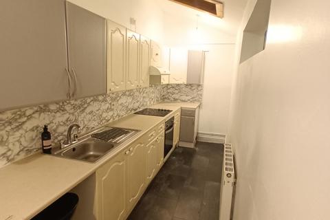 2 bed property, in Fitzroy Street, £105,000