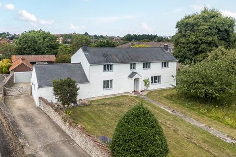 5 bed property, in Undy, £760,000