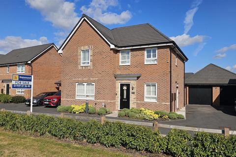 4 bed property, in Kettleband Close, £425,000