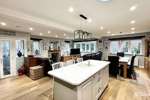 4 bed property, in Robin Down Lane, £400,000