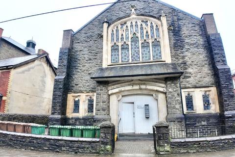 2 bed property, in High Street, £95,000