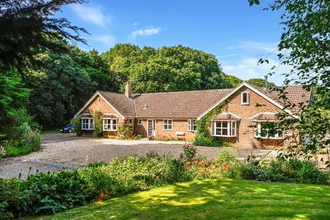 5 bed property, in Stelling Minnis, £725,000