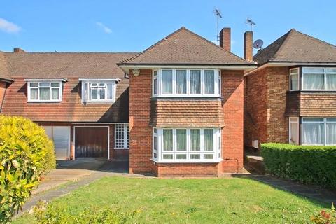 4 bed property, in Kings Drive, £850,000