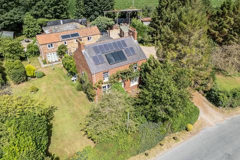 5 bed property, in Canal Head, £850,000