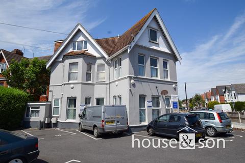 2 bed property, in Caledonian Court, £75,000