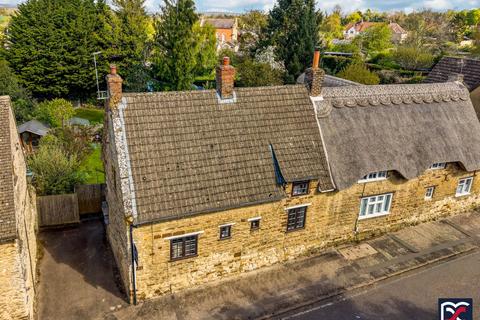 2 bed property, in High Street, £335,000