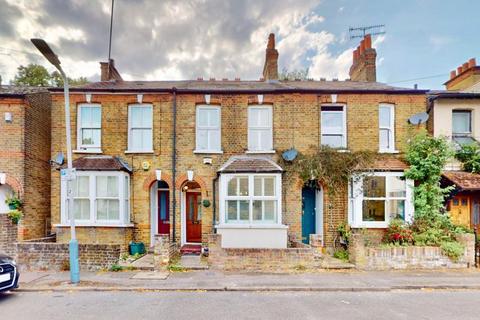 3 bed property, in Victoria Road, £460,000
