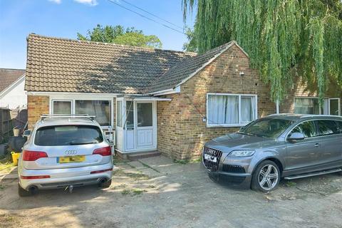 7 bed property, in Lower Cippenham Lane, £675,000