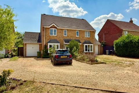 3 bed property, in Templars Way, £250,000