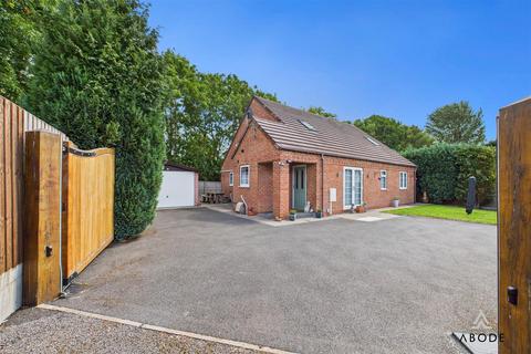 3 bed property, in Park Street, £350,000