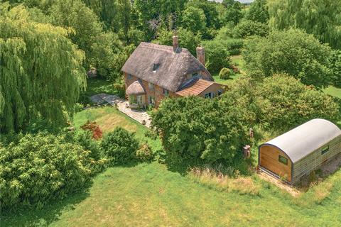 5 bed property, in Woodborough, £875,000