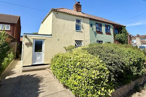 2 bed property, in Staithe Road, £195,000