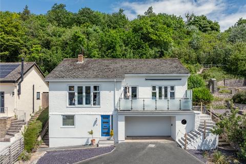 3 bed property, in Cwrt Bryn Y Bia, £450,000