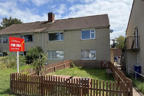 2 bed property, in Manor Crescent, £100,000