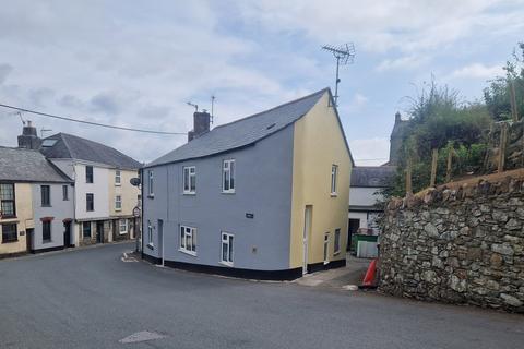 2 bed property, in Fore Street, £169,950