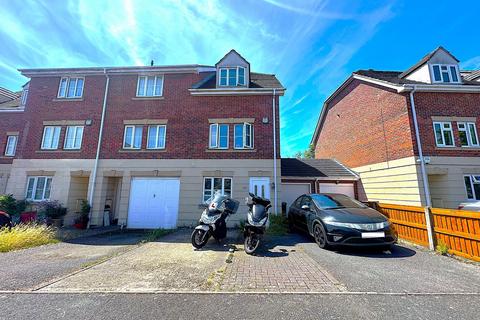 4 bed property, in Rose Park Close, £594,950