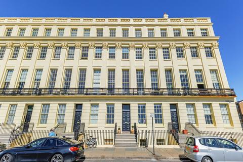 3 bed property, in Brunswick Terrace, £1,000,000