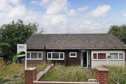 2 bed property, in Forest Road, £270,000