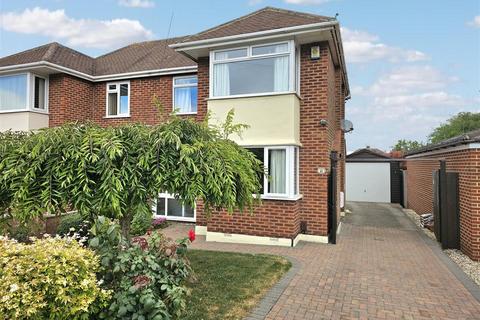 3 bed property, in Brooklands Park, £300,000