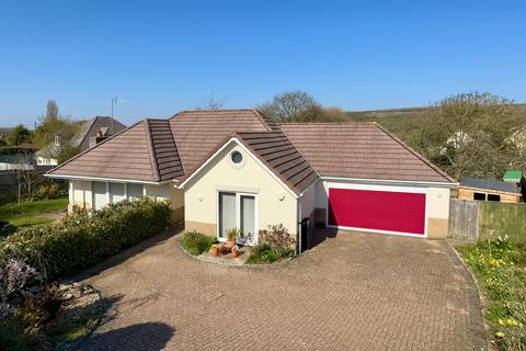 3 bed property, in Tabbits Hill Lane, £650,000