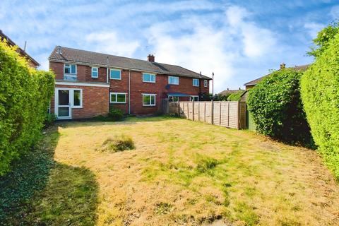 6 bed property, in Bramley Road, £310,000